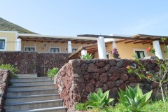 Orizzonte Relais, typical Aeolian houses in Salina
