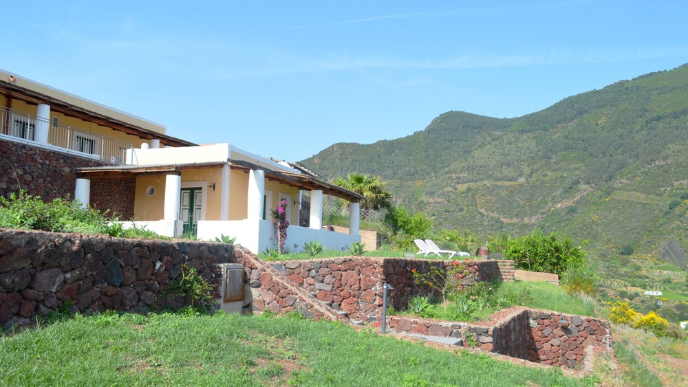 Orizzonte Relais, typical Aeolian houses in Salina